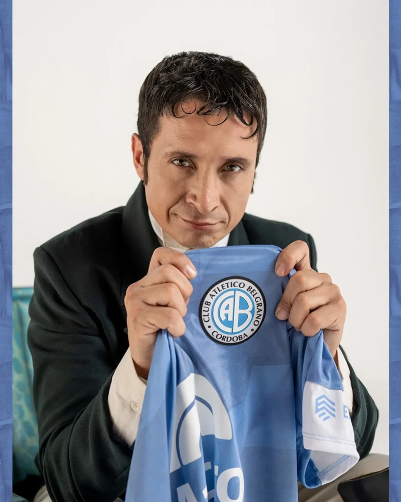 CA Belgrano viste su camiseta 2024-2025 con la Bandera de Macha