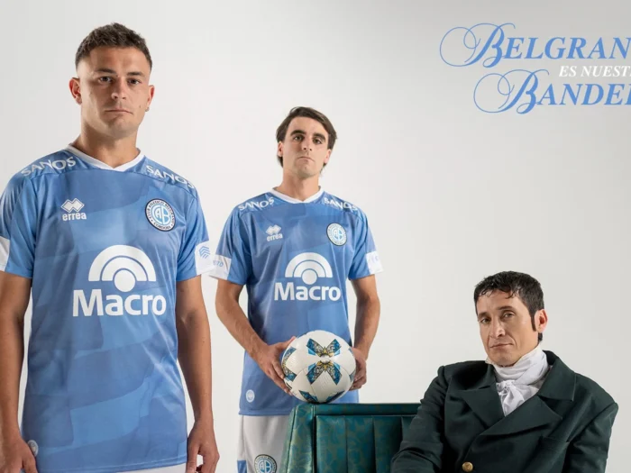 CA Belgrano viste su camiseta 2024-2025 con la Bandera de Macha