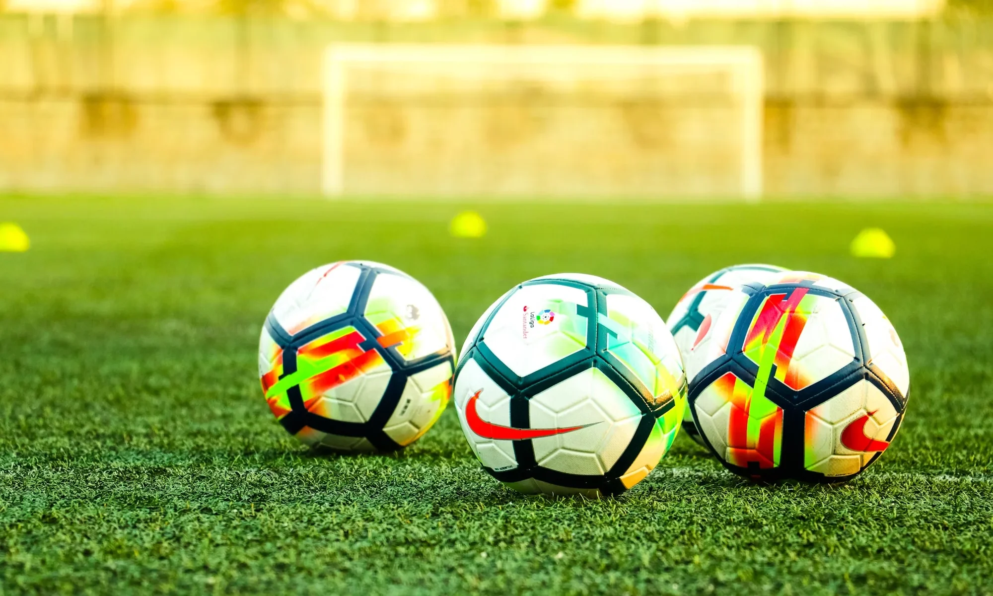 Eredivisie 2025-2026: nuevas camisetas, nuevas estrellas y muchas expectativas
