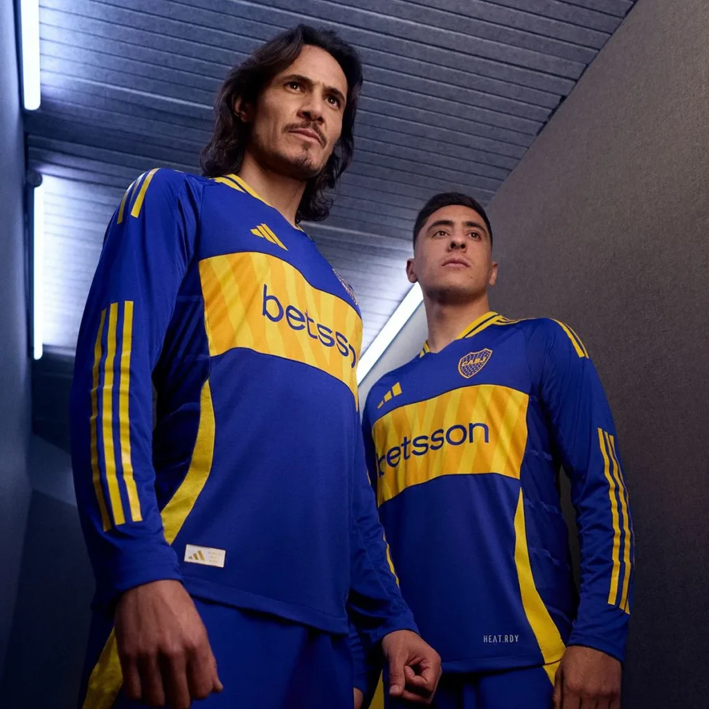 La camiseta local de Boca Juniors 2024-2025 se inspira en las vías del tren