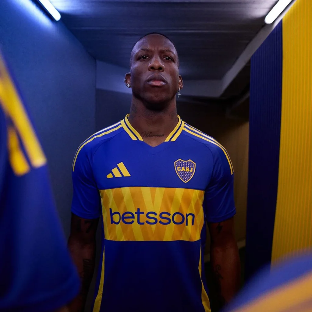 La camiseta local de Boca Juniors 2024-2025 se inspira en las vías del tren