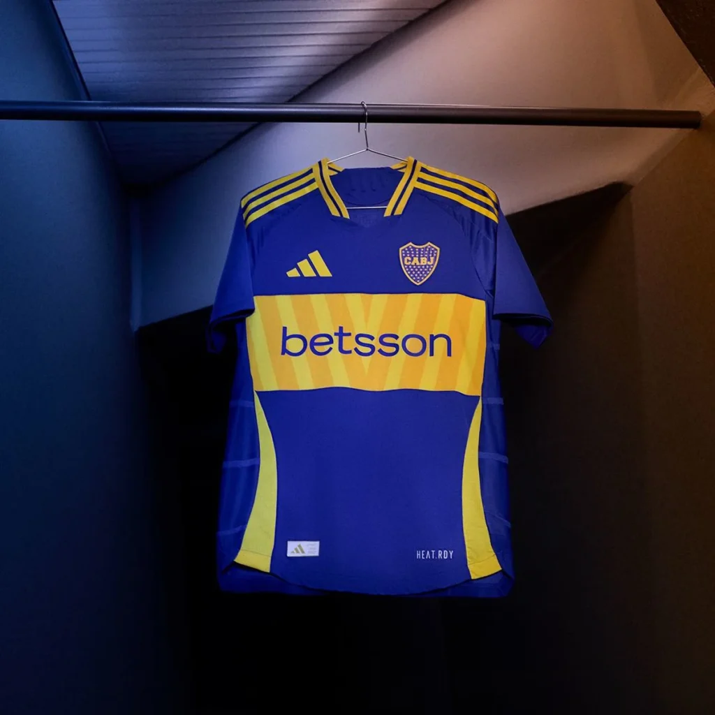La camiseta local de Boca Juniors 2024-2025 se inspira en las vías del tren