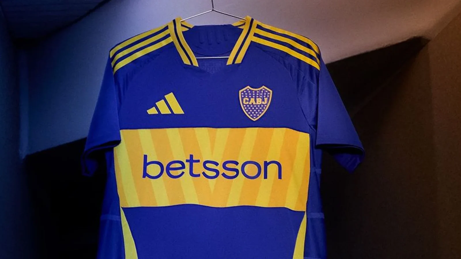 La camiseta local de Boca Juniors 2024-2025 se inspira en las vías del tren