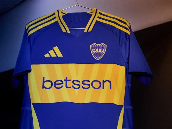 La camiseta local de Boca Juniors 2024-2025 se inspira en las vías del tren