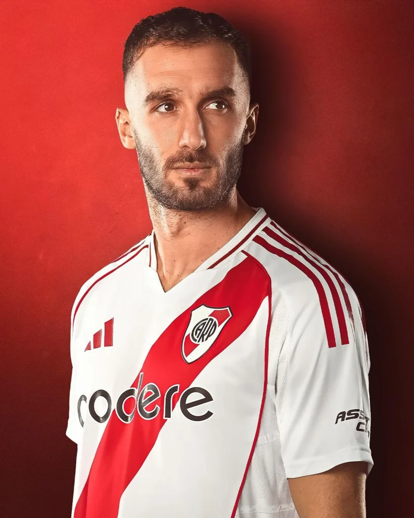 La camiseta local de River Plate 2024-2025 rescata el diseño de 1986