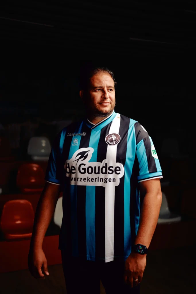 La tercera camiseta del Sparta Rotterdam 2024-2025 rinde homenaje al derbi
