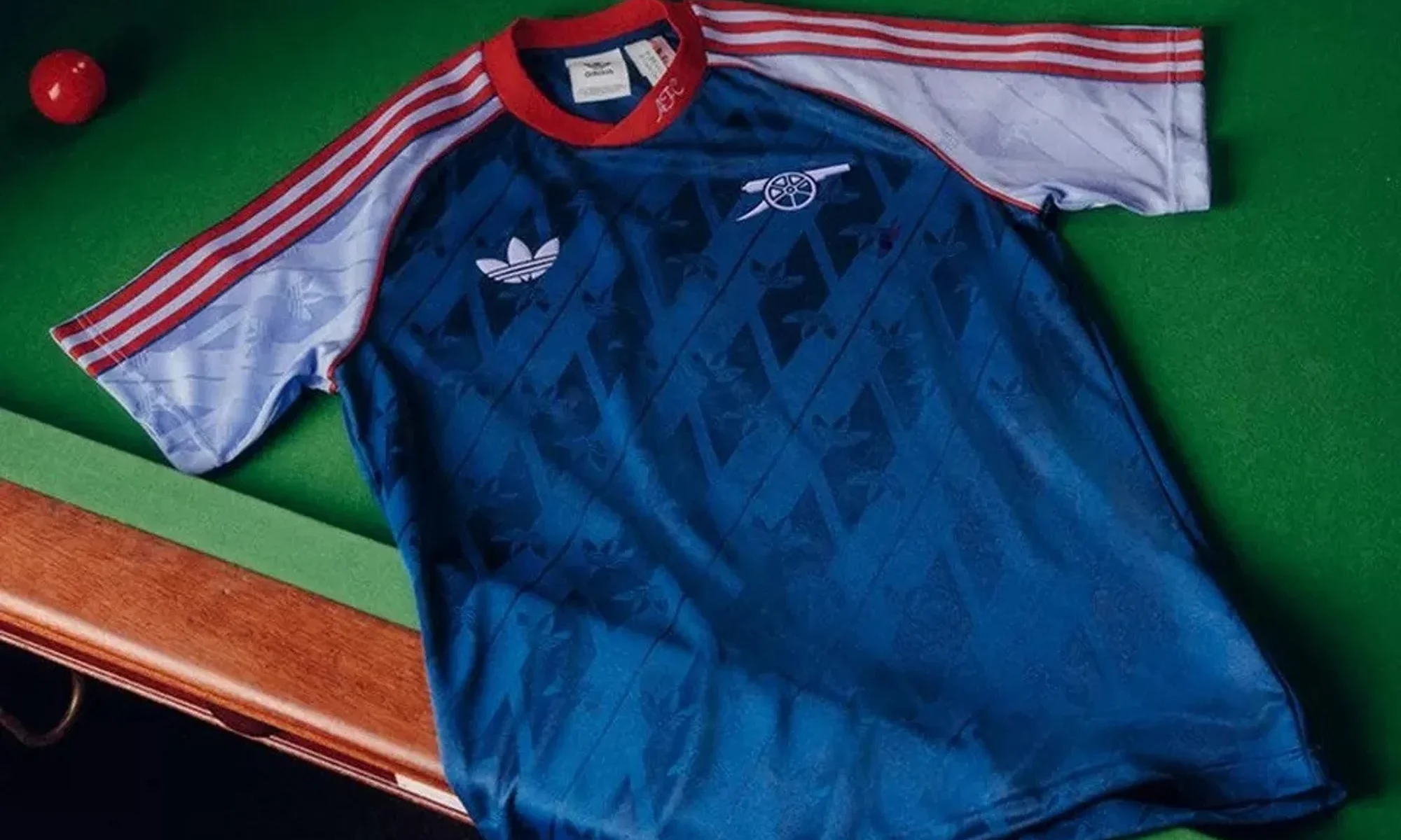 adidas Originals amplía su colección del Arsenal inspirada en los años 90