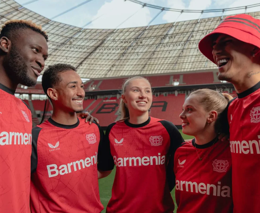 Bayer Leverkusen presenta sus camisetas 2024-2025, un tributo a la ciudad y a los 120 años del club