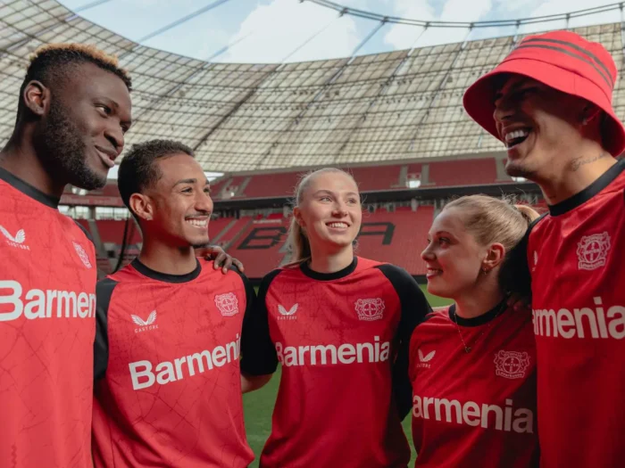 Bayer Leverkusen presenta sus camisetas 2024-2025, un tributo a la ciudad y a los 120 años del club
