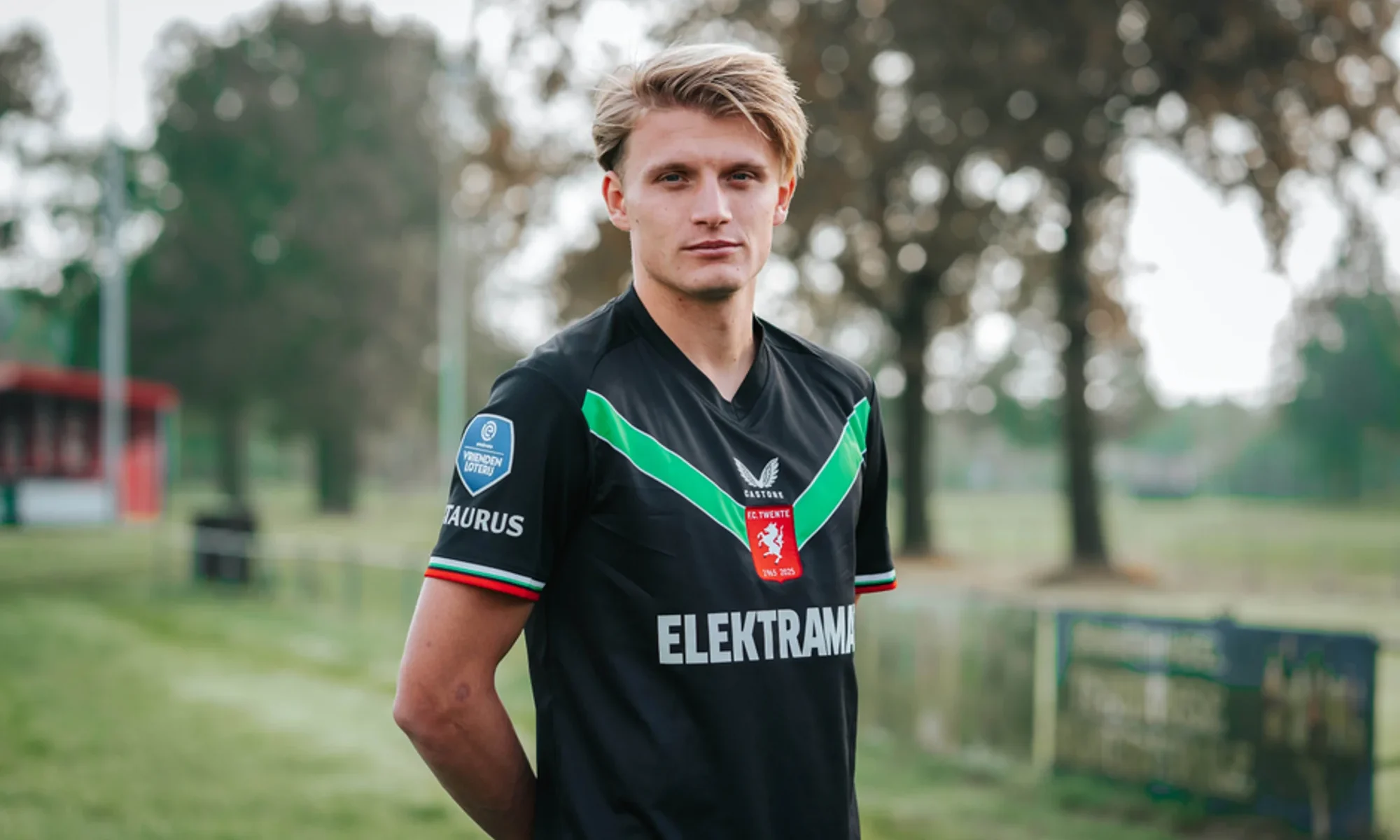 La camiseta del 60 aniversario del FC Twente 2024-2025 hace de tercera equipación