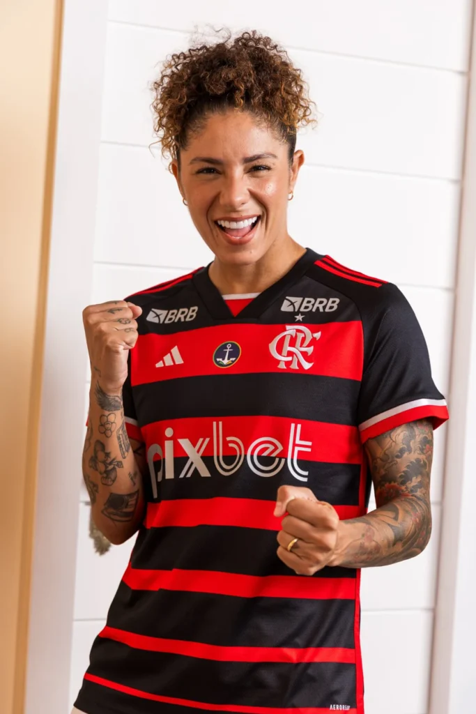 Flamengo presenta sus camisetas 2024-2025: bloques rojos, ondas de la torcida y diamantes