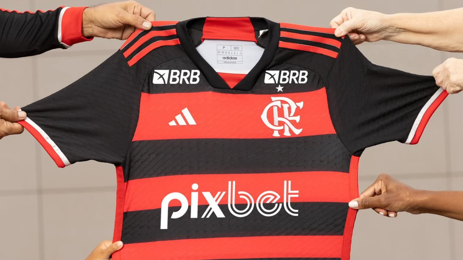 Flamengo presenta sus camisetas 2024-2025: bloques rojos, ondas de la torcida y diamantes