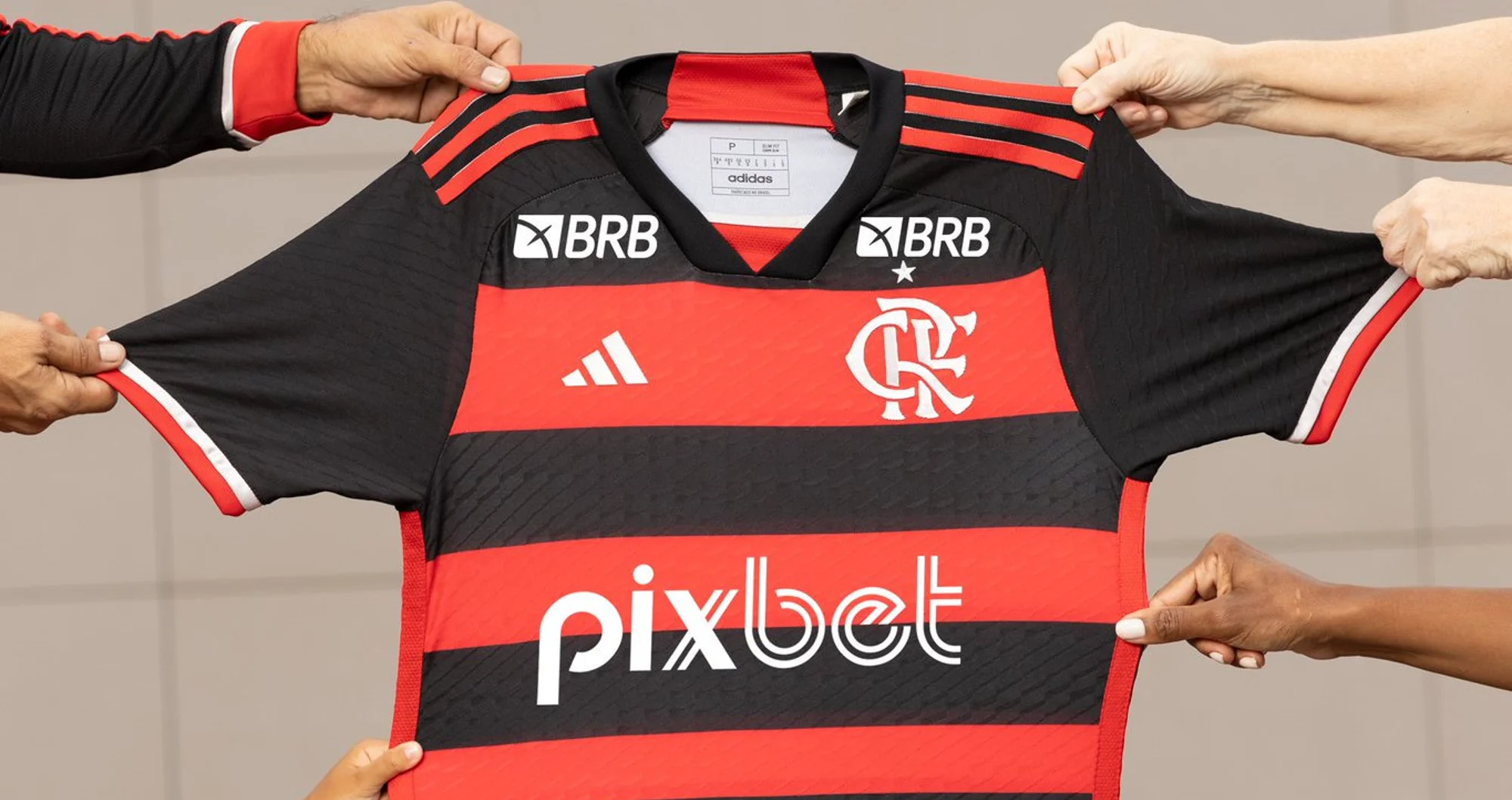 Flamengo presenta sus camisetas 2024-2025: bloques rojos, ondas de la torcida y diamantes