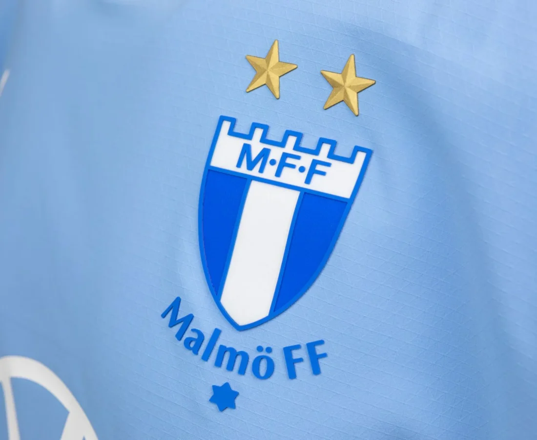 Malmö FF presenta sus camisetas 2024-2025: clasicismo celeste, píxeles y una tercera equipación sobria
