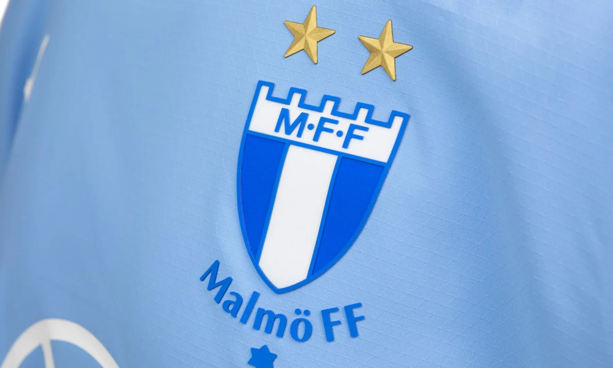 Malmö FF presenta sus camisetas 2024-2025: clasicismo celeste, píxeles y una tercera equipación sobria
