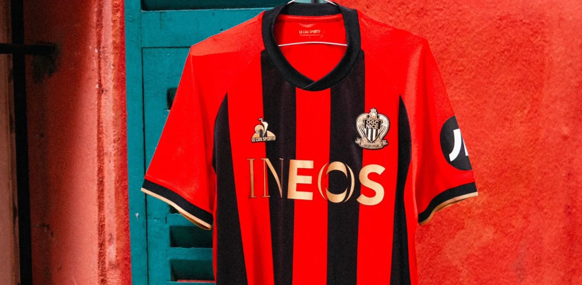 OGC Niza presenta sus camisetas 2024-2025: oro, historia y homenaje a los 120 años del club