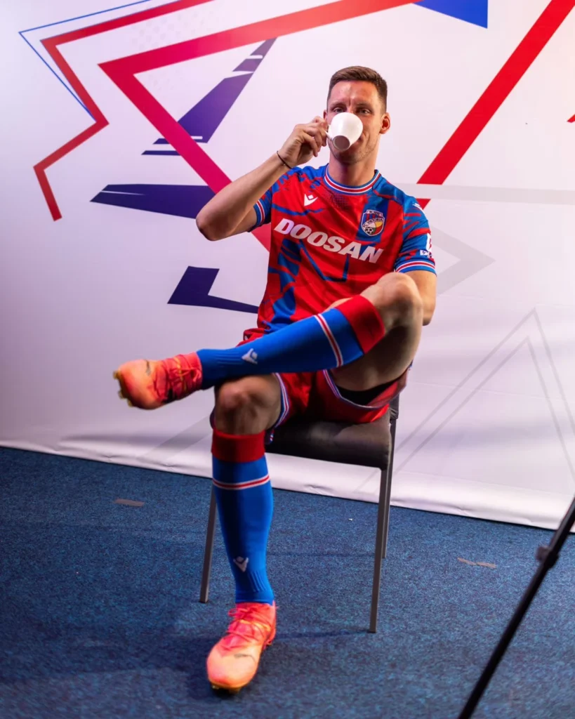 Así son las camisetas del Viktoria Plzeň 2024-2025 de Macron