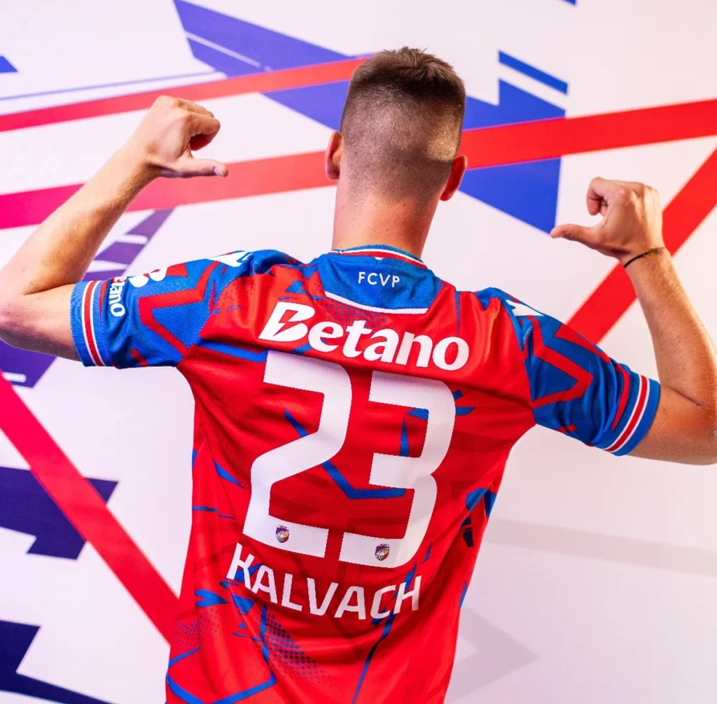 Así son las camisetas del Viktoria Plzeň 2024-2025 de Macron