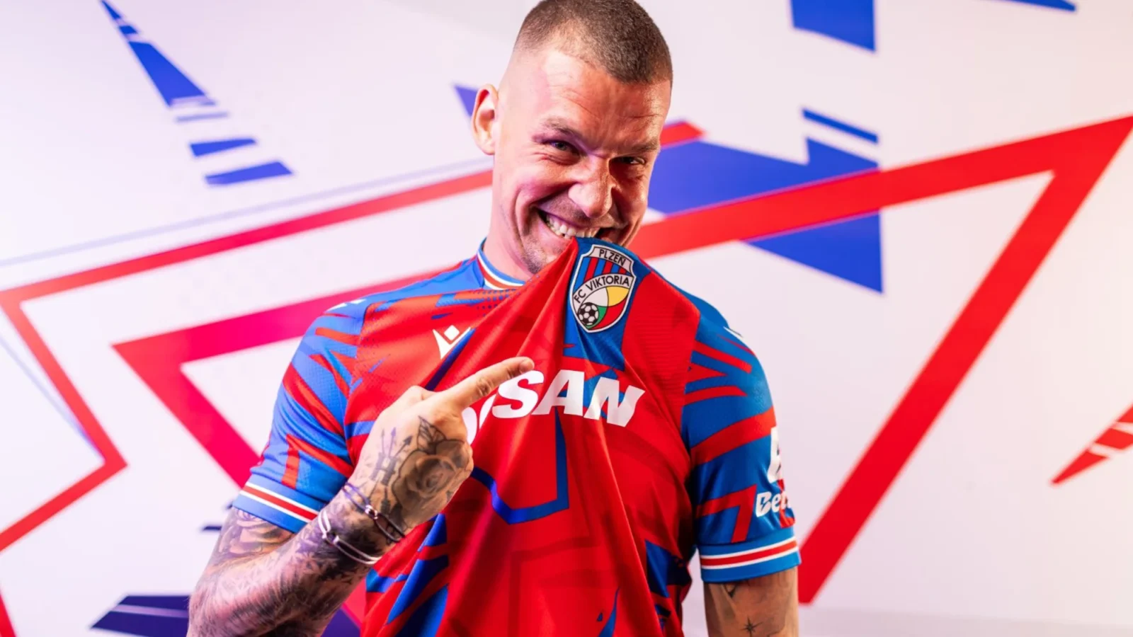 Así son las camisetas del Viktoria Plzeň 2024-2025 de Macron
