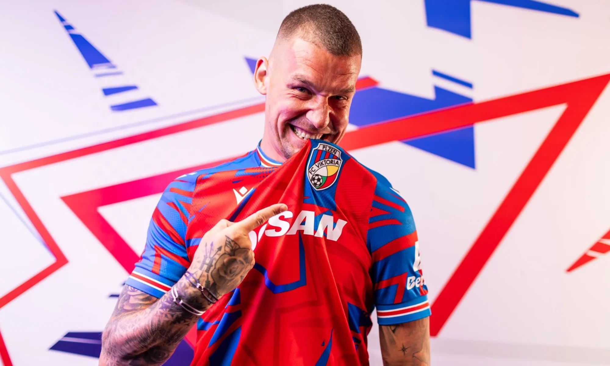 Así son las camisetas del Viktoria Plzeň 2024-2025 de Macron