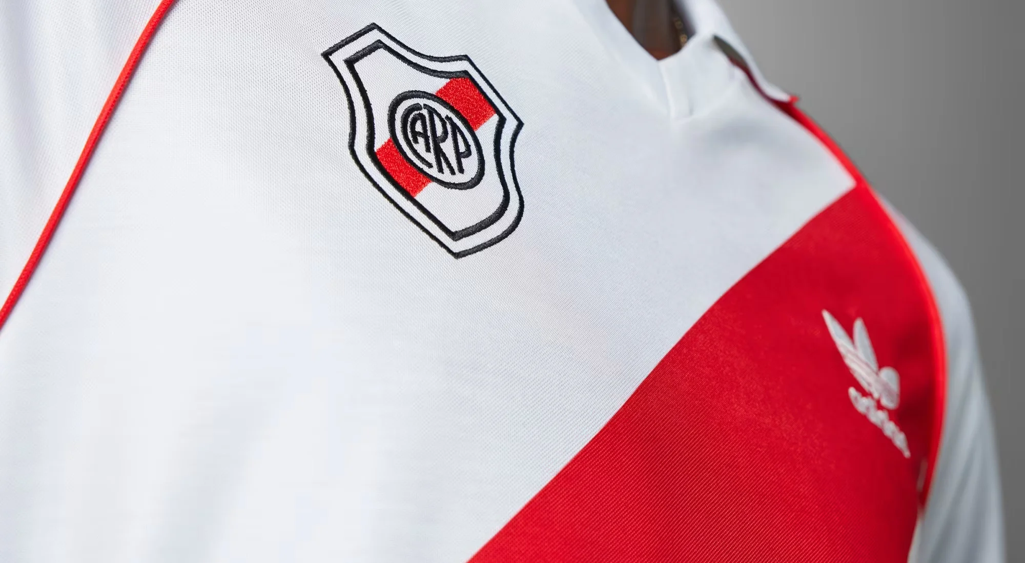 adidas Originals relanza la camiseta de River Plate de 1994