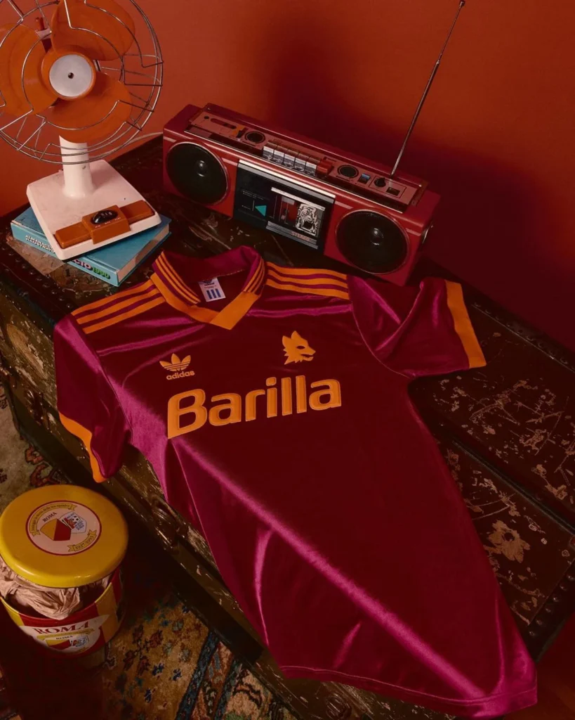 adidas relanza la camiseta local de la AS Roma de 1993 en una réplica exacta