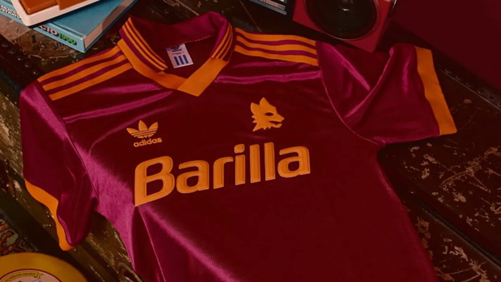 adidas relanza la camiseta local de la AS Roma de 1993 en una réplica exacta