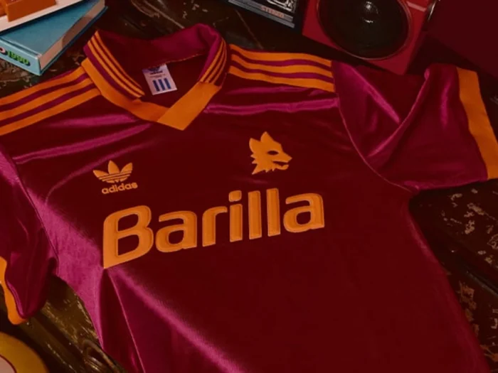 adidas relanza la camiseta local de la AS Roma de 1993 en una réplica exacta