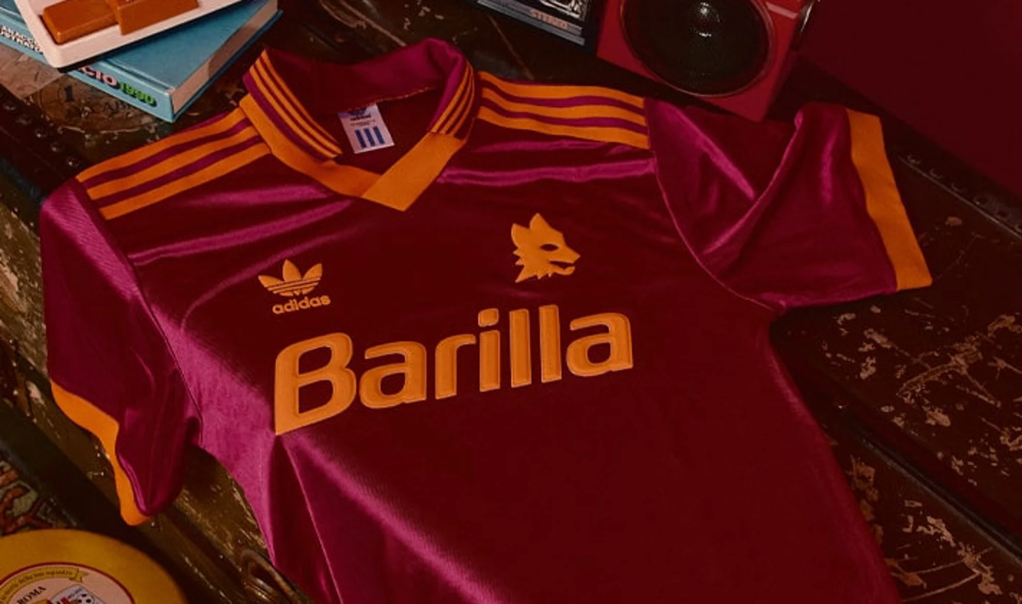 adidas relanza la camiseta local de la AS Roma de 1993 en una réplica exacta