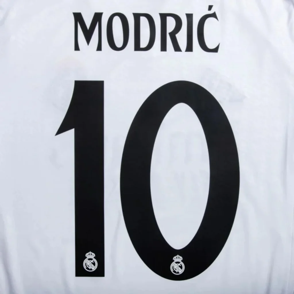 Así es el estampado oficial del Real Madrid 2024-2025: letras con aire de cómic