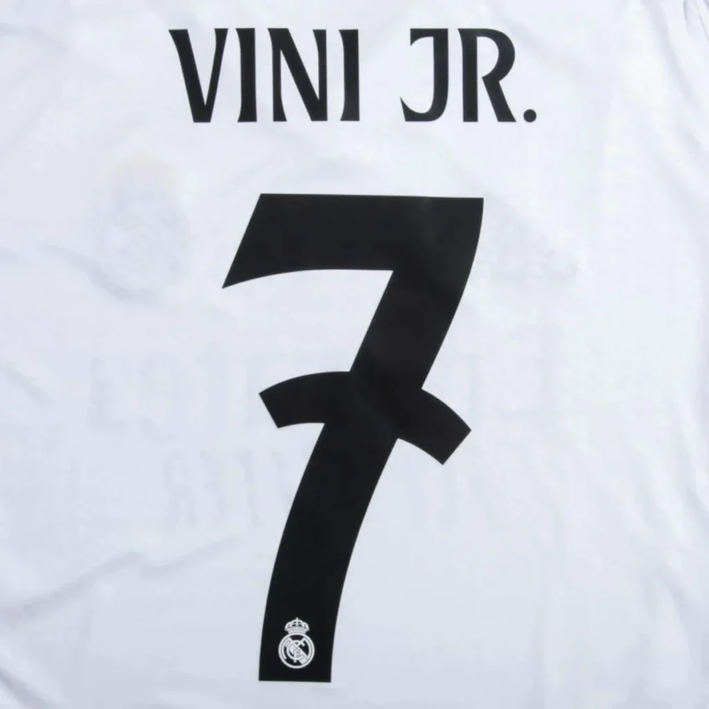 Así es el estampado oficial del Real Madrid 2024-2025: letras con aire de cómic