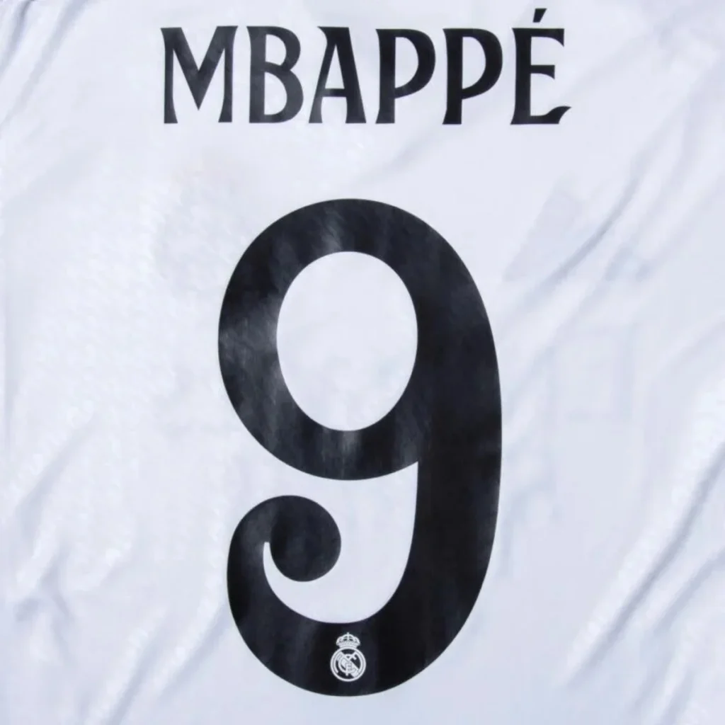 Así es el estampado oficial del Real Madrid 2024-2025: letras con aire de cómic