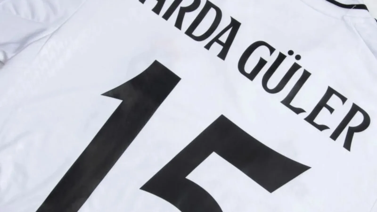 Así es el estampado oficial del Real Madrid 2024-2025: letras con aire de cómic