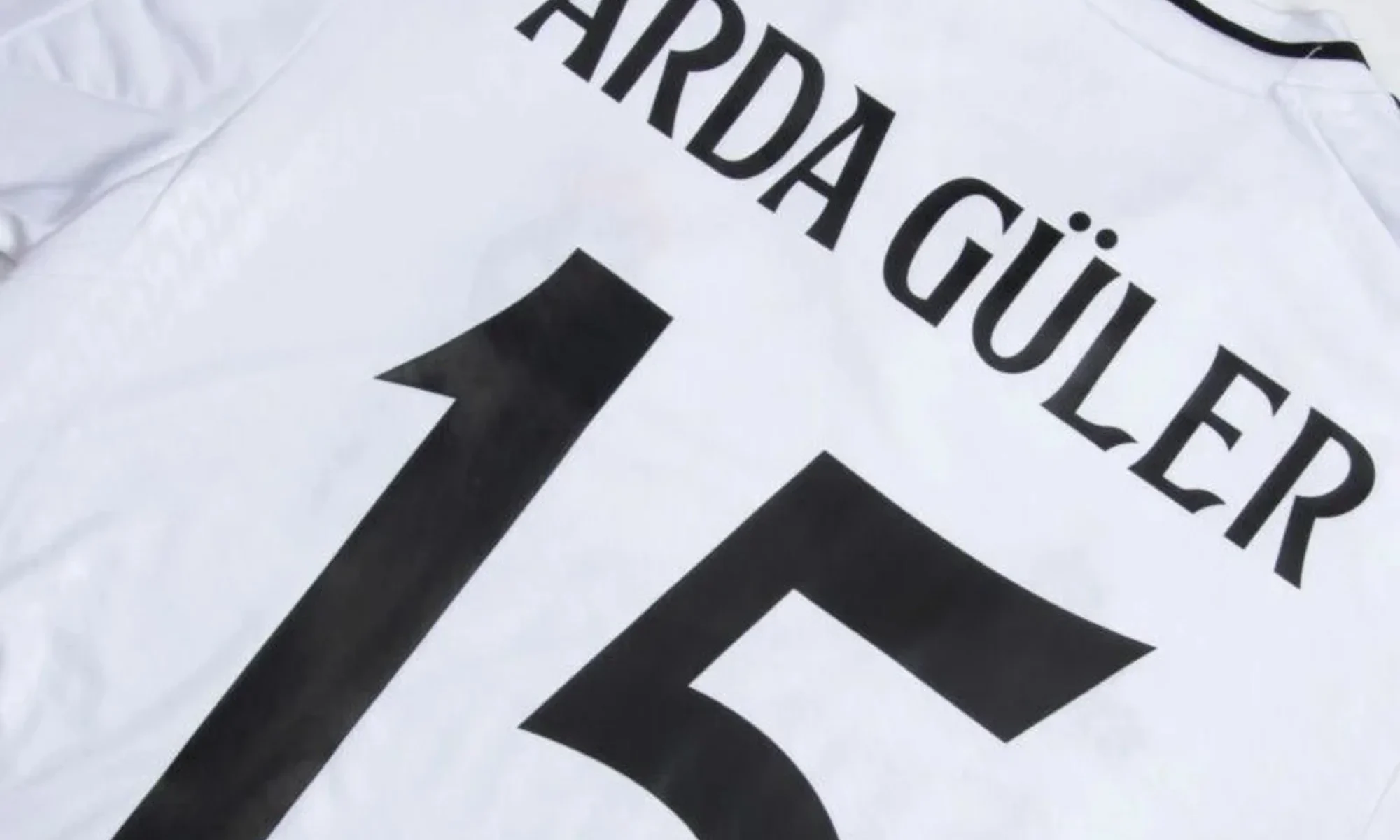 Así es el estampado oficial del Real Madrid 2024-2025: letras con aire de cómic
