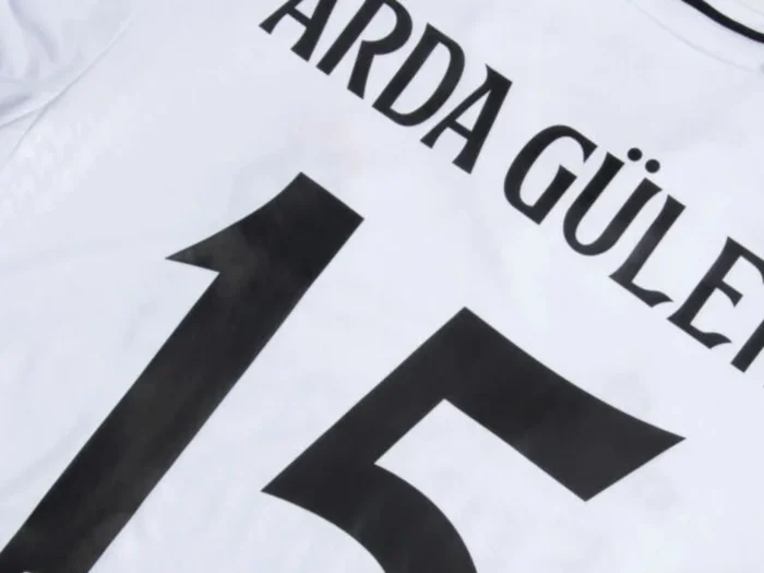 Así es el estampado oficial del Real Madrid 2024-2025: letras con aire de cómic