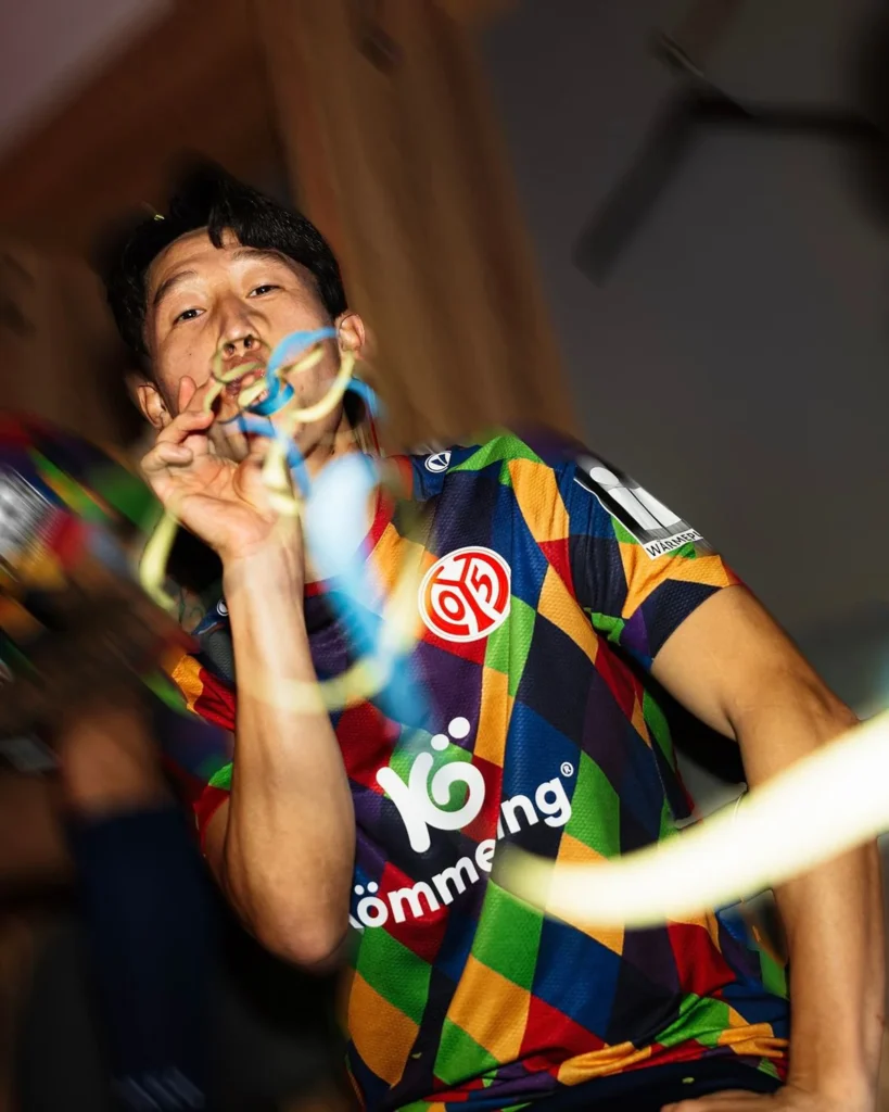 El Mainz 05 estrena su camiseta de carnaval 2024-2025, inspirada en Schwellkopp Karlchen