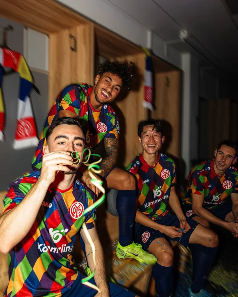 El Mainz 05 estrena su camiseta de carnaval 2024-2025, inspirada en Schwellkopp Karlchen