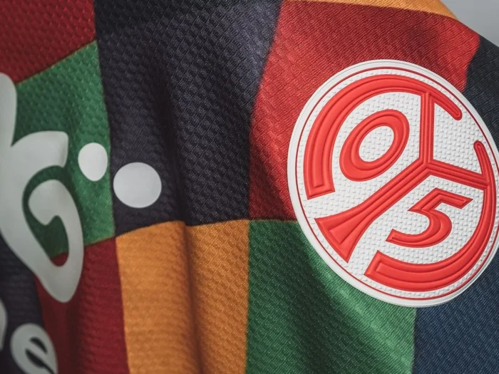 El Mainz 05 estrena su camiseta de carnaval 2024-2025, inspirada en Schwellkopp Karlchen