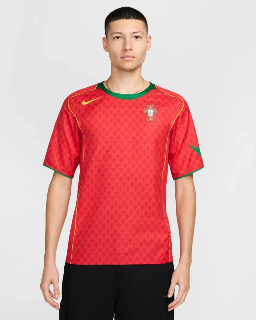 Nike lanza una reedición de la camiseta de Portugal de 2004