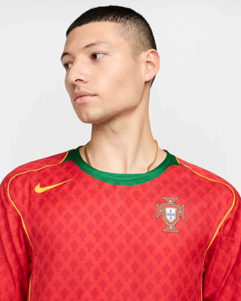 Nike lanza una reedición de la camiseta de Portugal de 2004