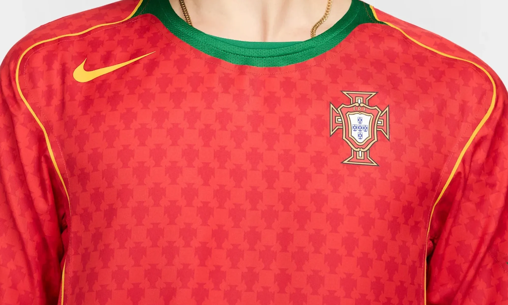Nike lanza una reedición de la camiseta de Portugal de 2004