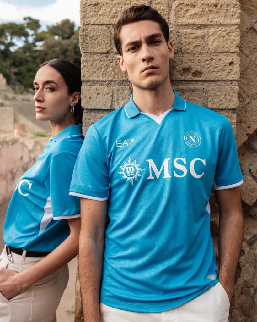 Las camisetas del SSC Napoli 2024-2025 estrenan nuevo escudo