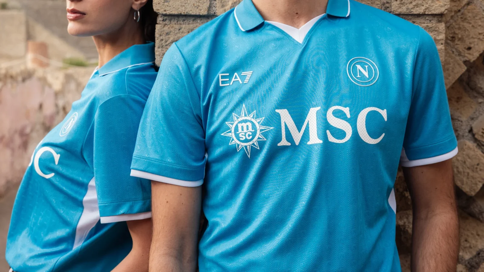 Las camisetas del SSC Napoli 2024-2025 estrenan nuevo escudo