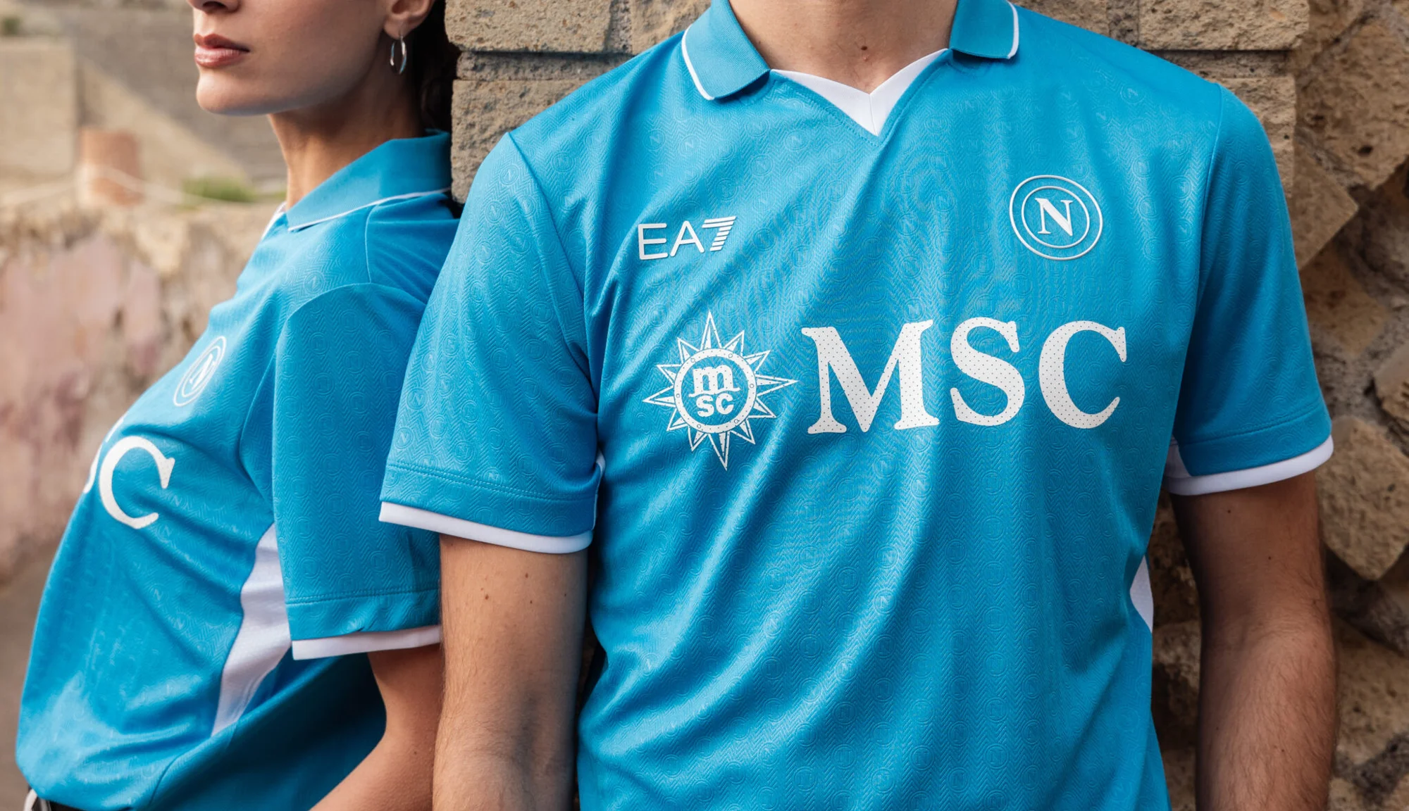 Las camisetas del SSC Napoli 2024-2025 estrenan nuevo escudo