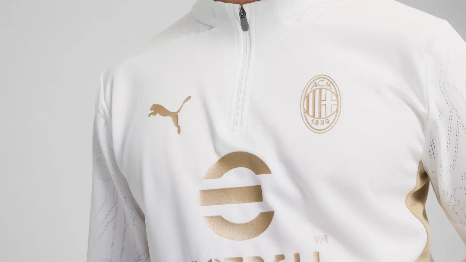 El AC Milan estrena un chándal de entrenamiento blanco y dorado para 2025