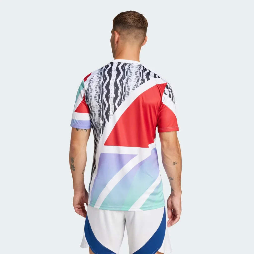 Arsenal estrena camiseta de calentamiento 2025: una mezcla de sus tres equipaciones