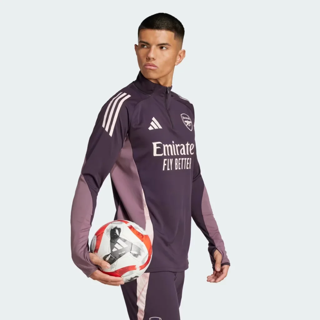 Así es el chándal morado del Arsenal 2025