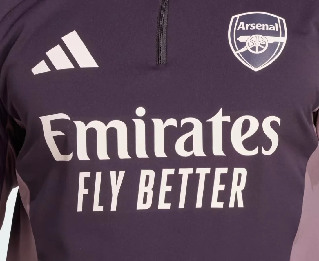 Así es el chándal morado del Arsenal 2025