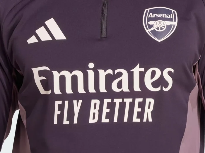 Así es el chándal morado del Arsenal 2025