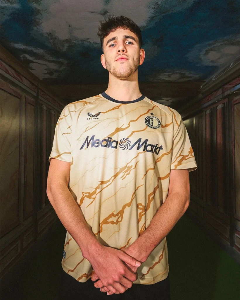 Feyenoord presenta su cuarta camiseta 2024-2025, un homenaje dorado al túnel de vestuarios de De Kuip